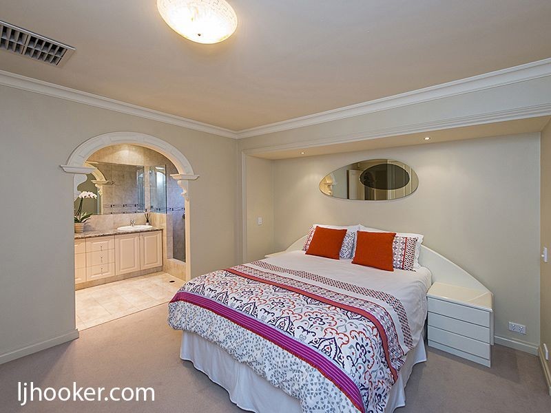 25 Marcus Avenue, Booragoon WA 6154