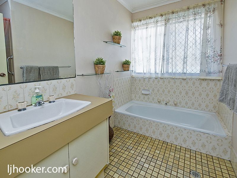 62 Murdoch Road, Thornlie WA 6108