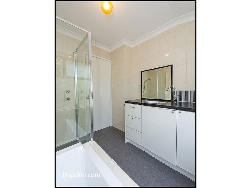 12 Lagoon Heights, Ballajura WA 6066