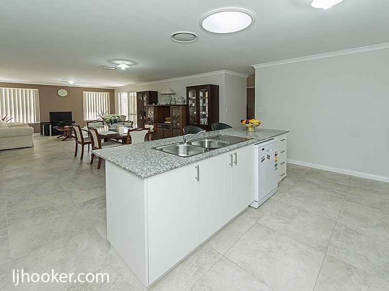 18 Lurnea Place, Karawara WA 6152