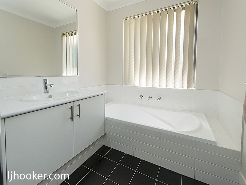 18 Lurnea Place, Karawara WA 6152