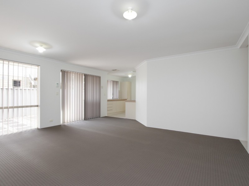 4/11-17 Norbertine Close, Queens Park WA 6107