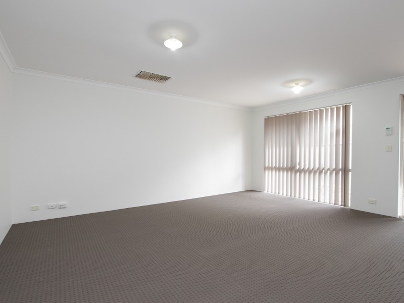 4/11-17 Norbertine Close, Queens Park WA 6107