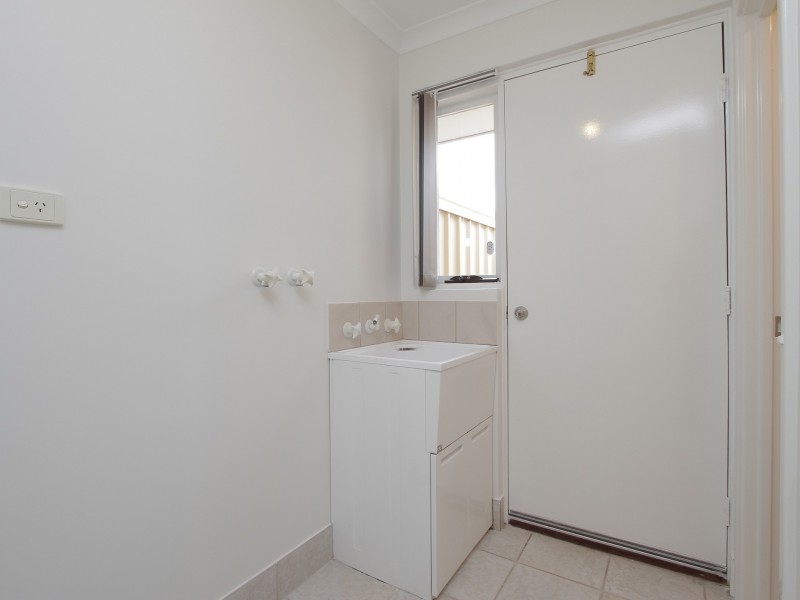 4/11-17 Norbertine Close, Queens Park WA 6107