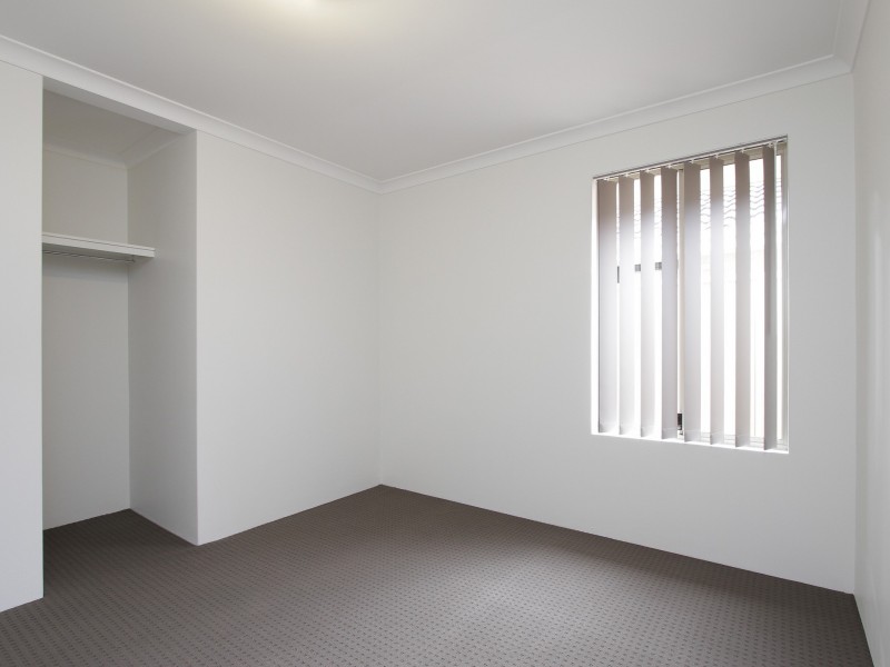 4/11-17 Norbertine Close, Queens Park WA 6107