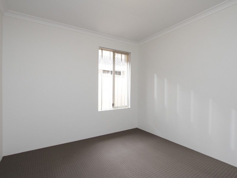 4/11-17 Norbertine Close, Queens Park WA 6107