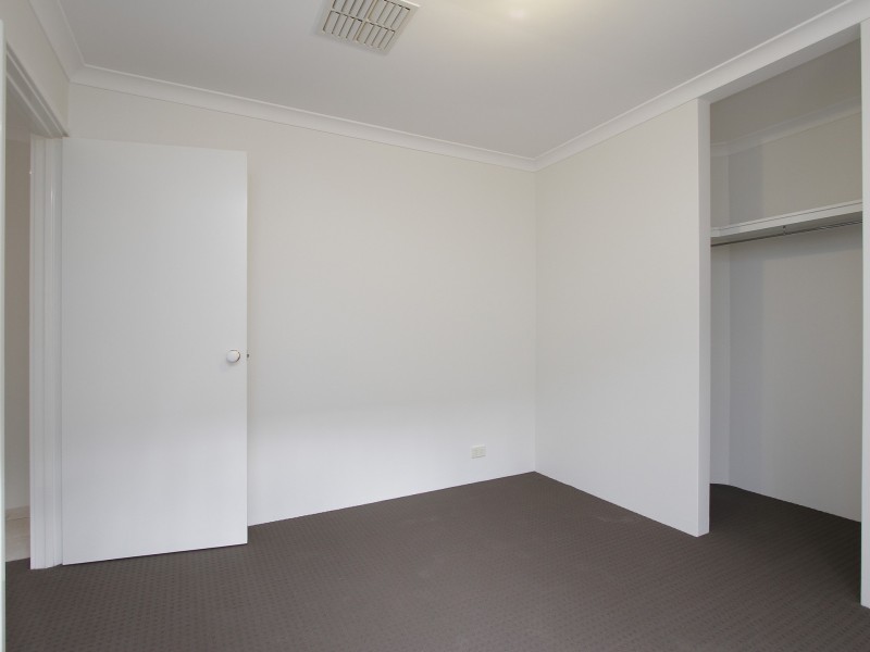 4/11-17 Norbertine Close, Queens Park WA 6107