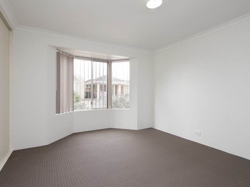 4/11-17 Norbertine Close, Queens Park WA 6107