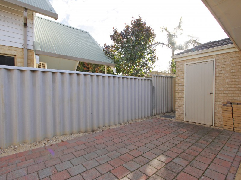 4/11-17 Norbertine Close, Queens Park WA 6107