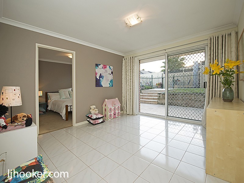 22 Winthrop Drive, Winthrop WA 6150