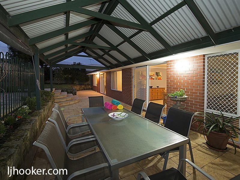 22 Winthrop Drive, Winthrop WA 6150