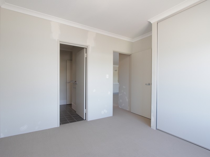 16/148 Railway Parade, Queens Park WA 6107