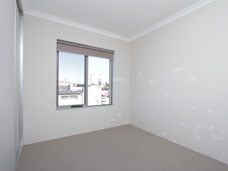 16/148 Railway Parade, Queens Park WA 6107