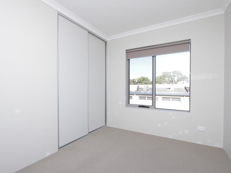 16/148 Railway Parade, Queens Park WA 6107