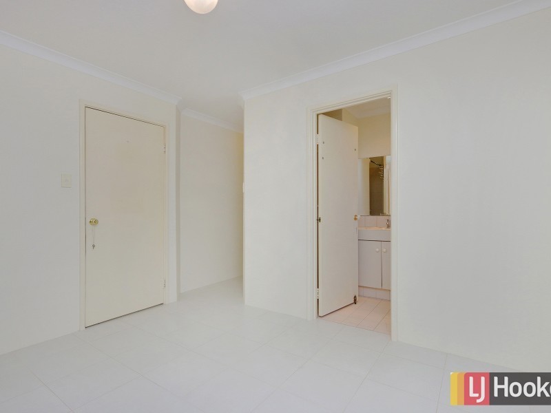 27 Camfield Loop, Parmelia WA 6167