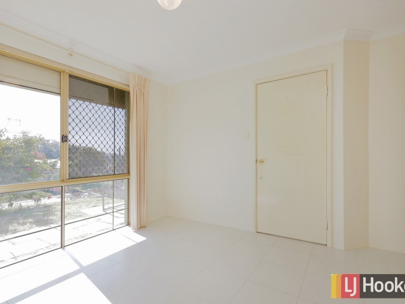 27 Camfield Loop, Parmelia WA 6167