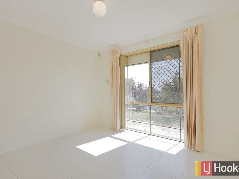 27 Camfield Loop, Parmelia WA 6167