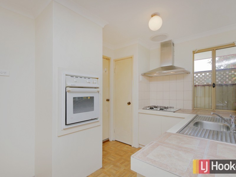 27 Camfield Loop, Parmelia WA 6167