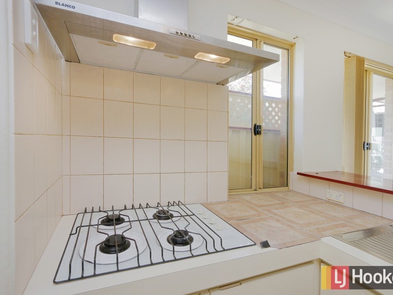 27 Camfield Loop, Parmelia WA 6167