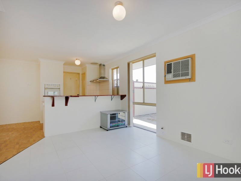 27 Camfield Loop, Parmelia WA 6167
