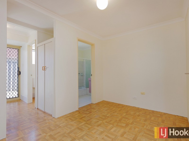 27 Camfield Loop, Parmelia WA 6167