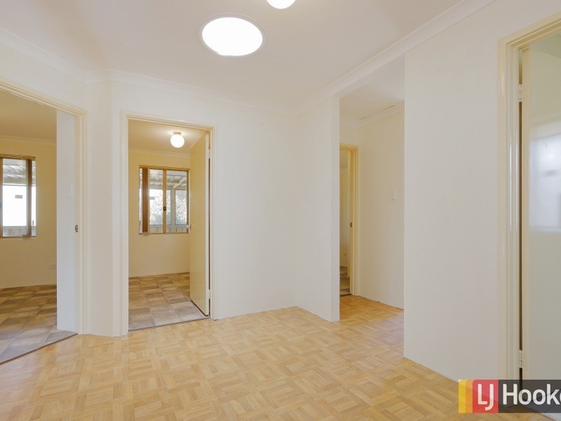 27 Camfield Loop, Parmelia WA 6167