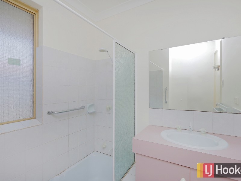 27 Camfield Loop, Parmelia WA 6167