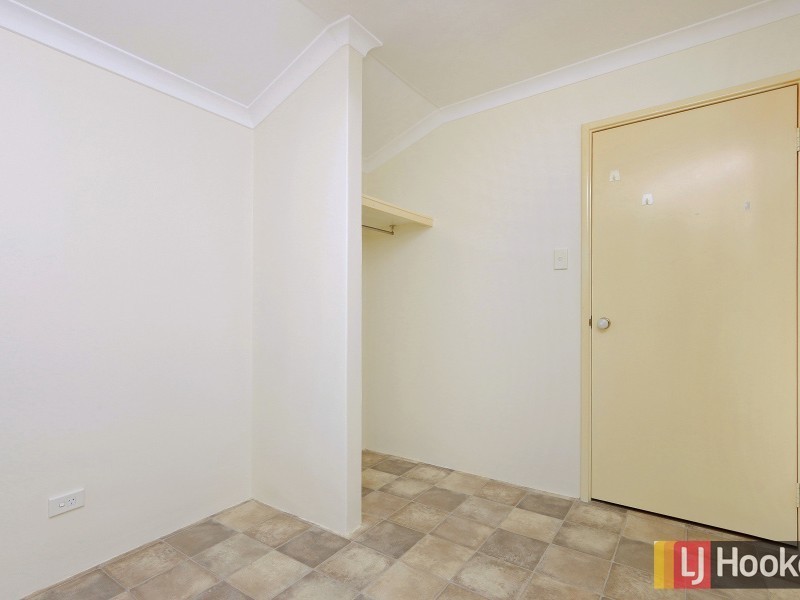 27 Camfield Loop, Parmelia WA 6167