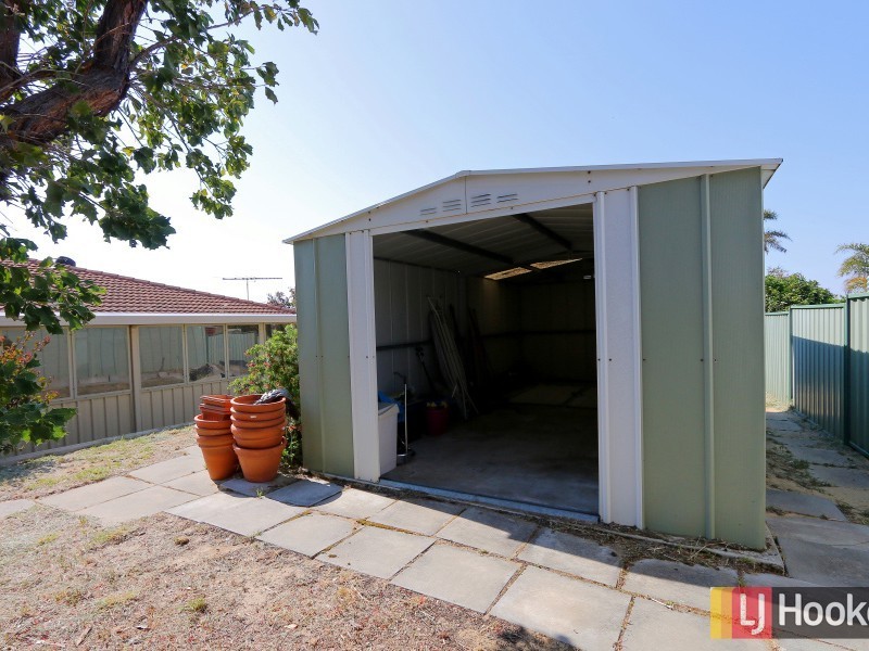 27 Camfield Loop, Parmelia WA 6167