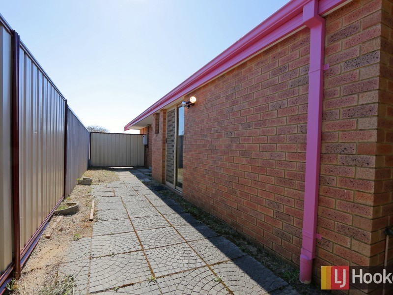 27 Camfield Loop, Parmelia WA 6167