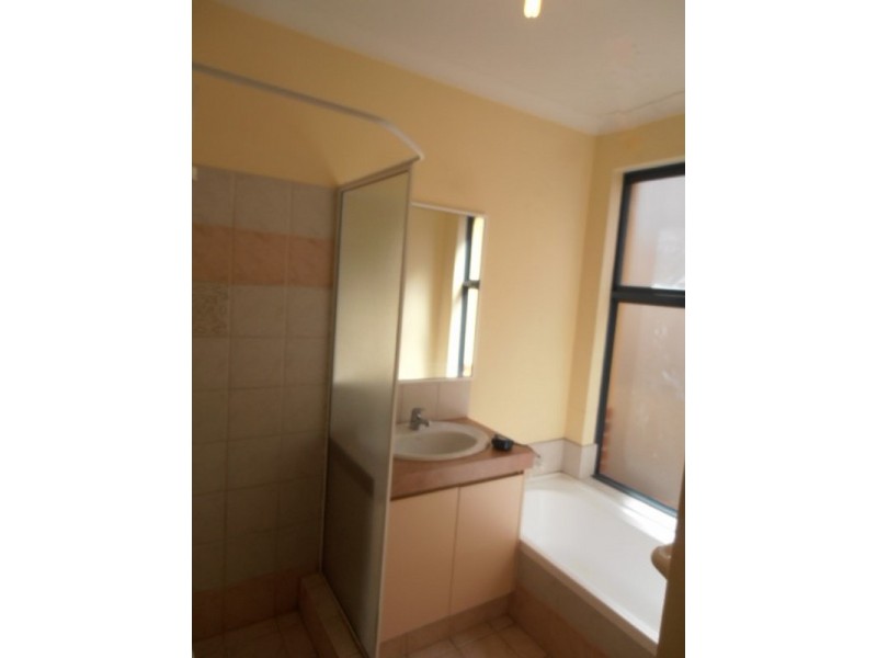 8/24 Farnham Street, Bentley WA 6102