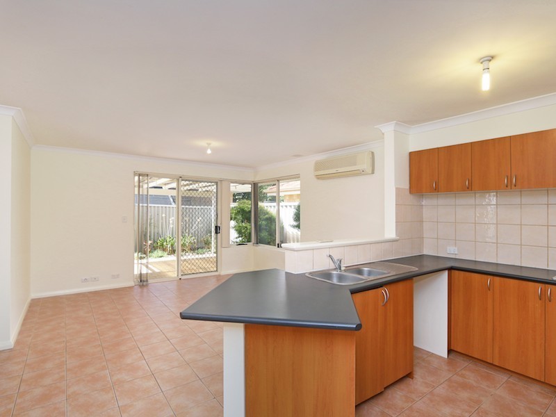 1/16 Bignell Place, Redcliffe WA 6104