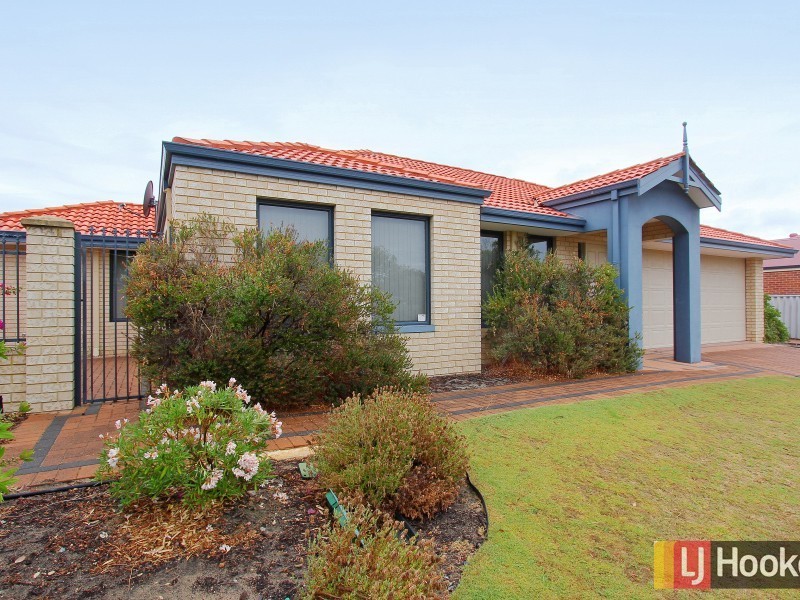 1/13 Civic Gardens, Cannington WA 6107