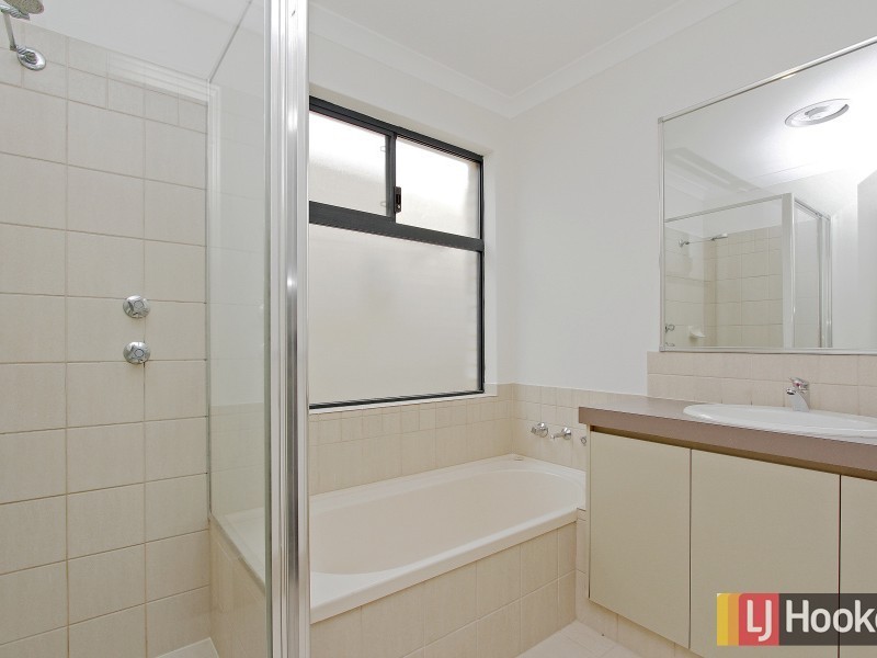 1/13 Civic Gardens, Cannington WA 6107