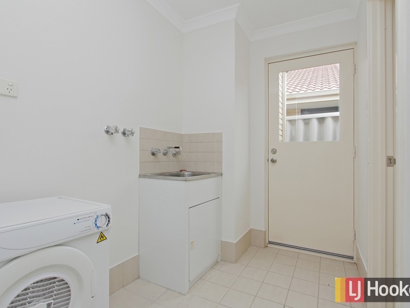 1/13 Civic Gardens, Cannington WA 6107