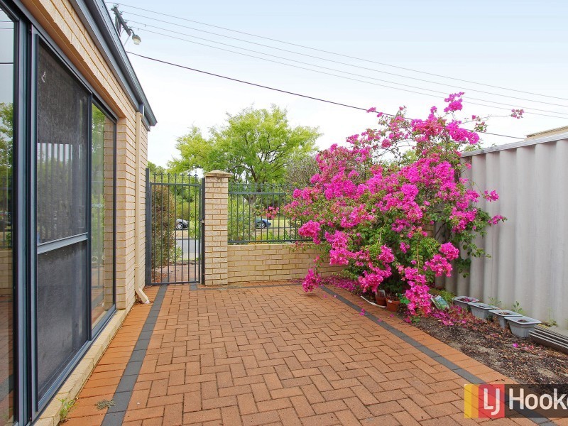 1/13 Civic Gardens, Cannington WA 6107