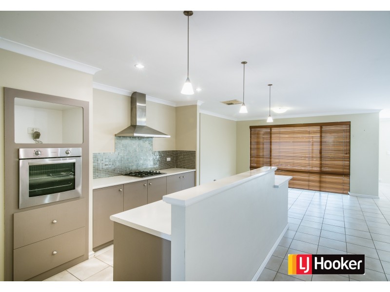 11 Ashtree Boulevard, Wattle Grove WA 6107