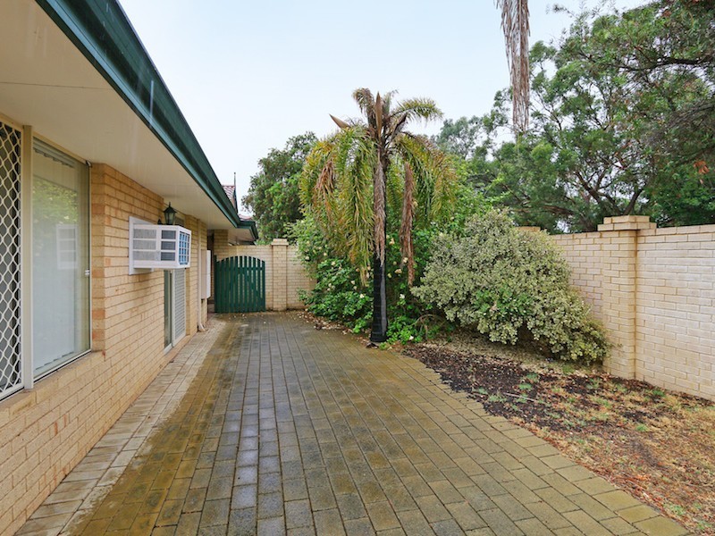 1/2 Braibrise Road, Wilson WA 6107