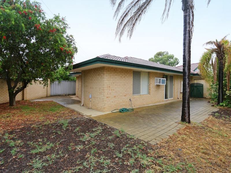 1/2 Braibrise Road, Wilson WA 6107