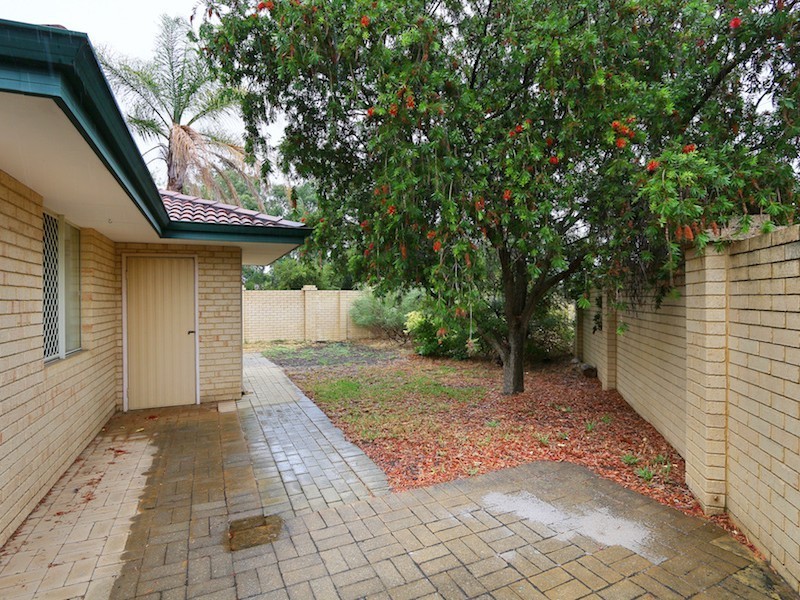 1/2 Braibrise Road, Wilson WA 6107