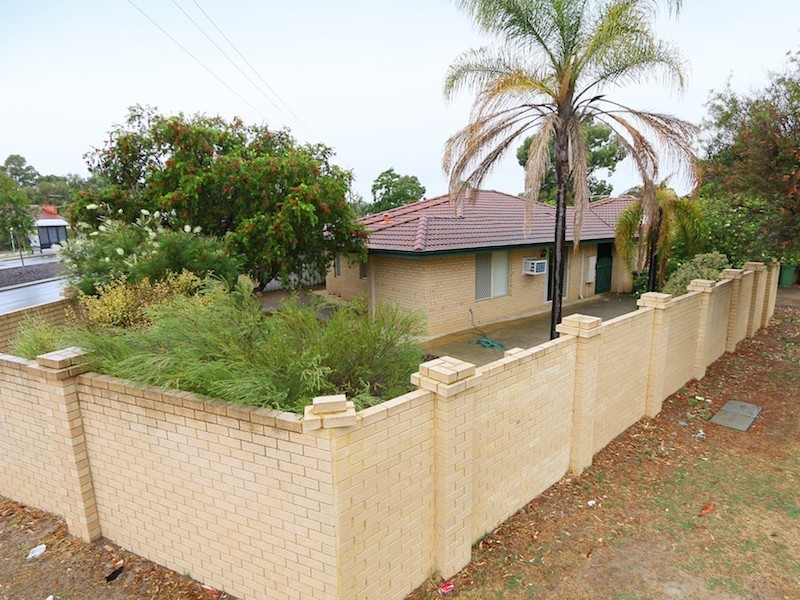 1/2 Braibrise Road, Wilson WA 6107