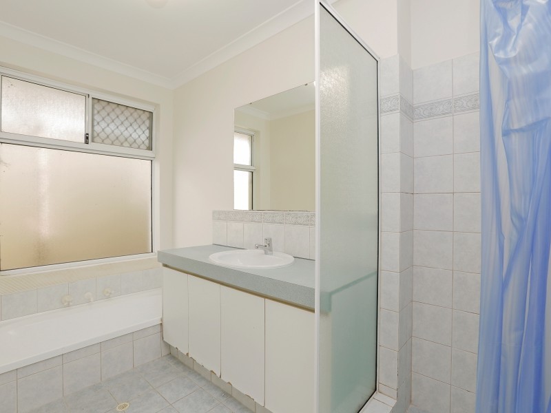 50 Cross Street, Queens Park WA 6107