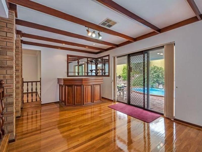 16 Hillock Circle, Leeming WA 6149