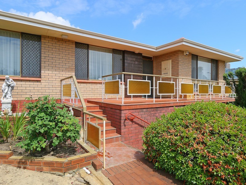 7 Stonehouse Crescent, Bentley WA 6102