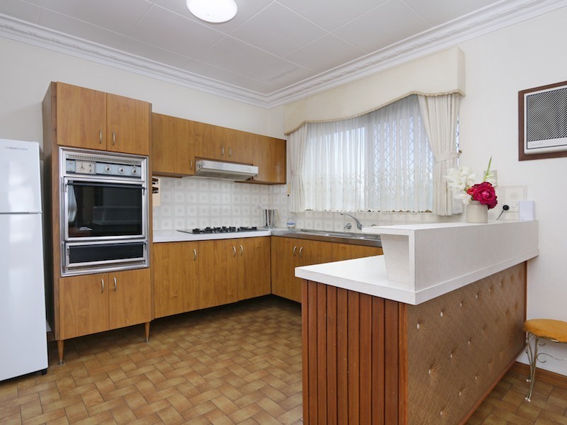 7 Stonehouse Crescent, Bentley WA 6102