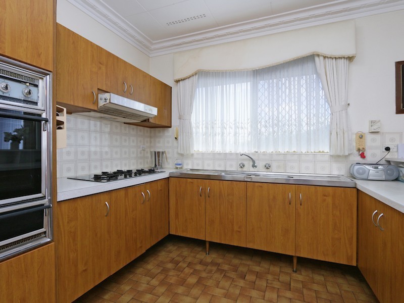 7 Stonehouse Crescent, Bentley WA 6102