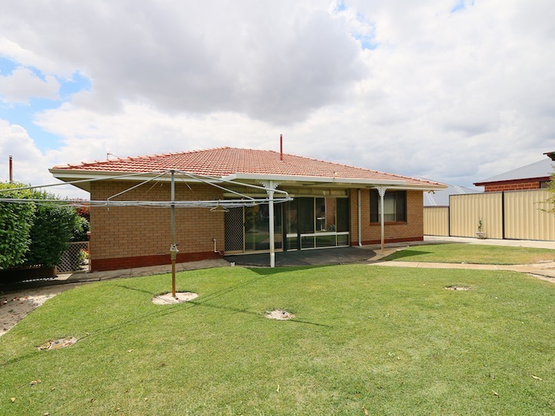7 Stonehouse Crescent, Bentley WA 6102