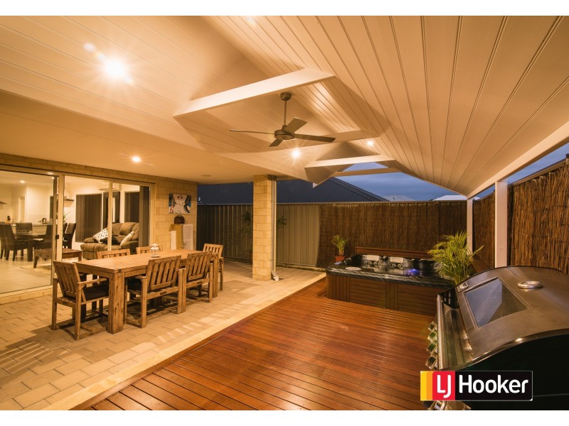 8 Serisier Parkway, Queens Park WA 6107