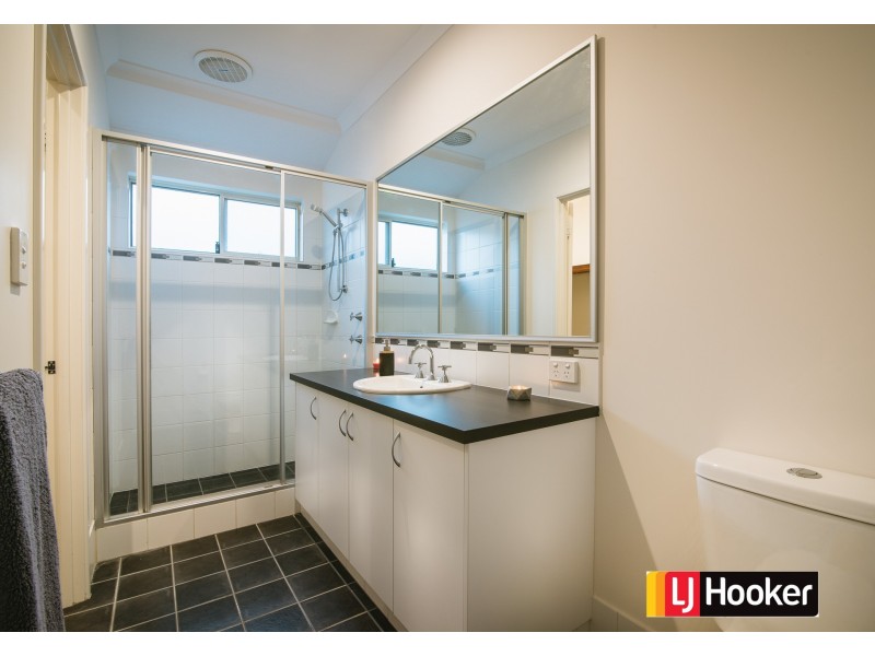 8 Serisier Parkway, Queens Park WA 6107