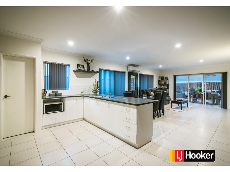 8 Serisier Parkway, Queens Park WA 6107